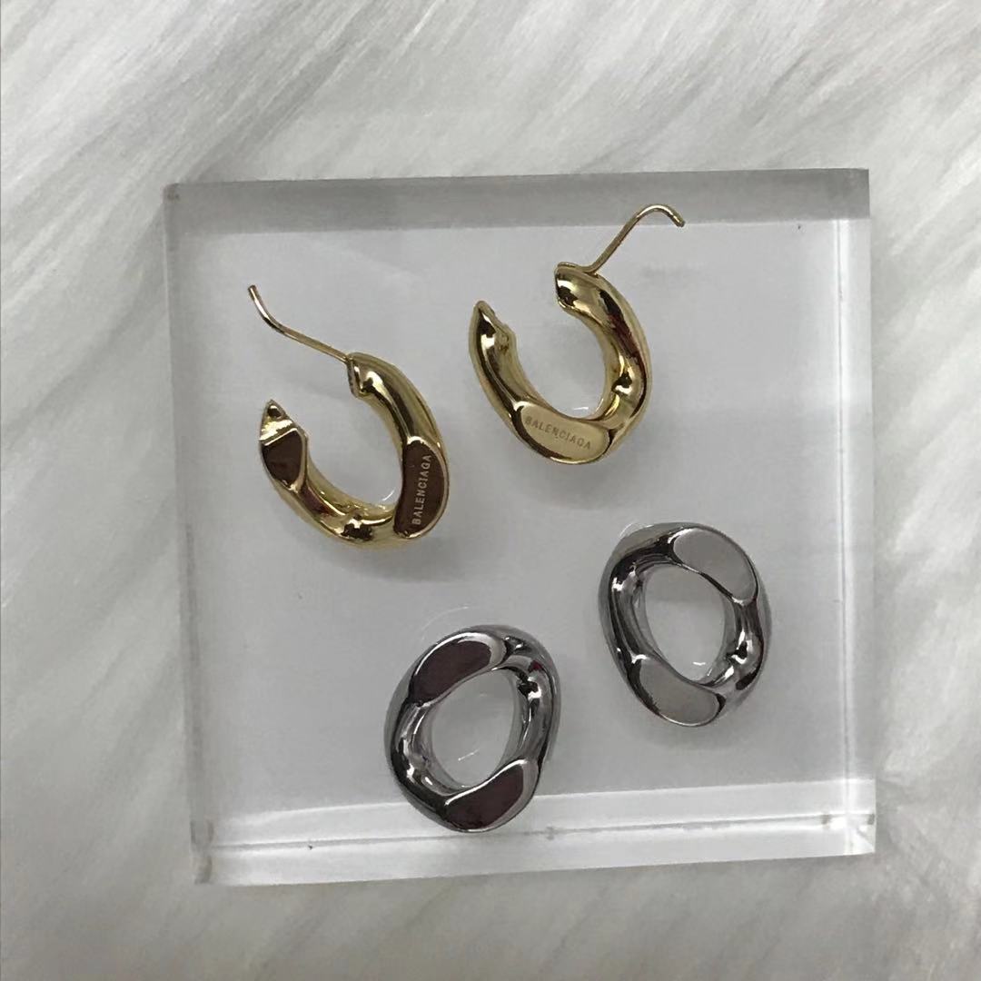 14J149E Popular Earrings