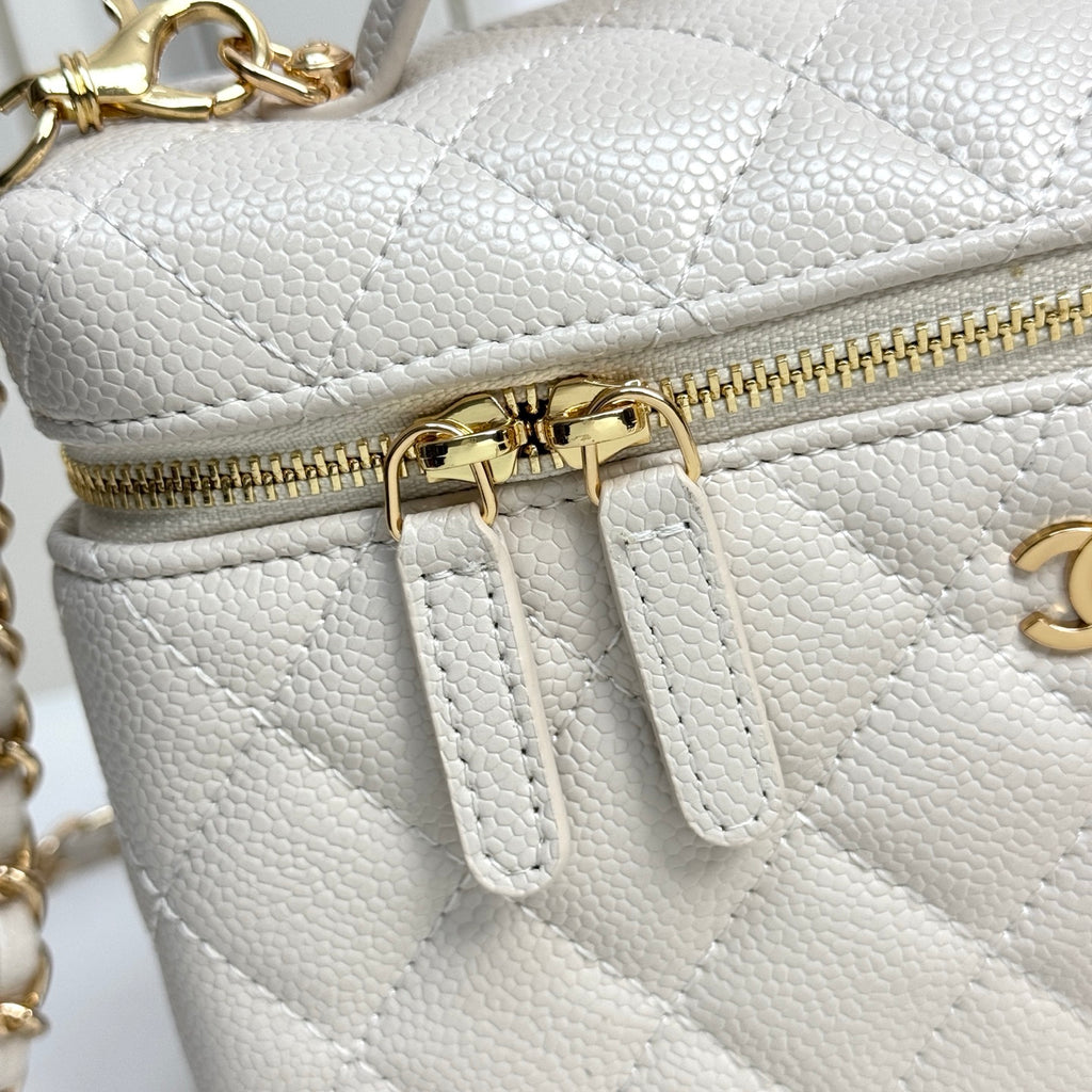 B1X66C19  Popular leather bag