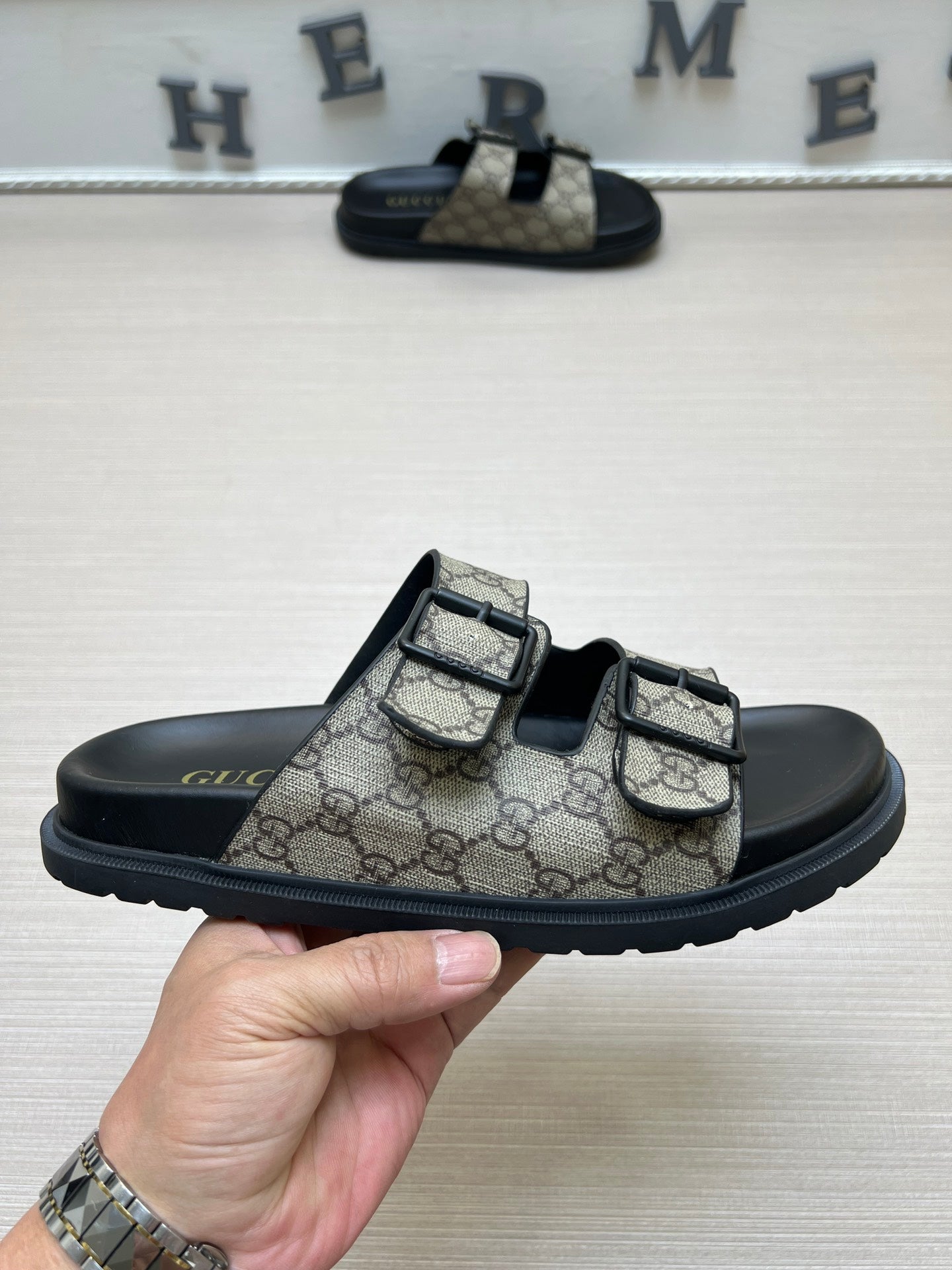 54B90Z Popular slippers
