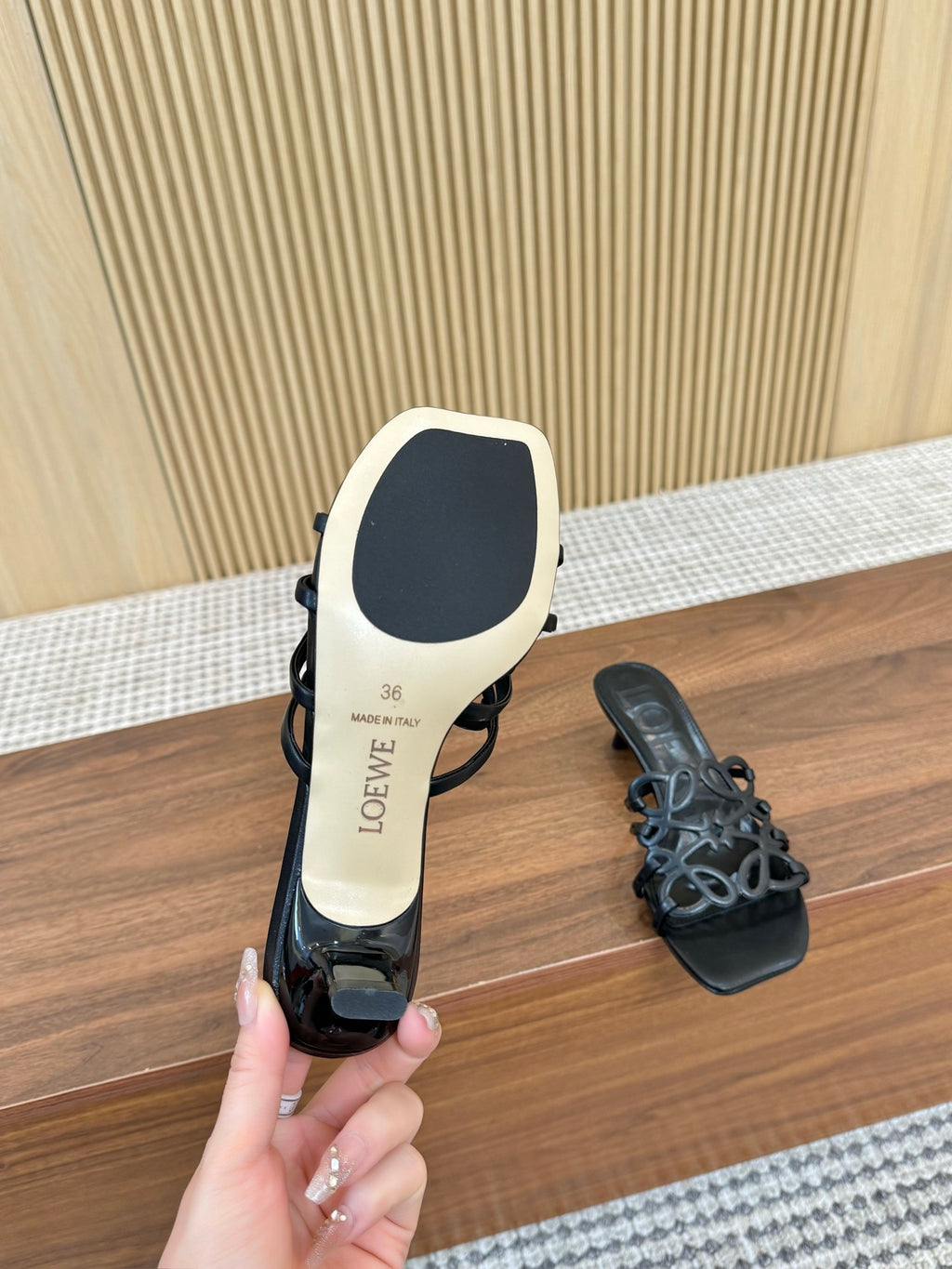 255QA33Z Popular  leather Slippers