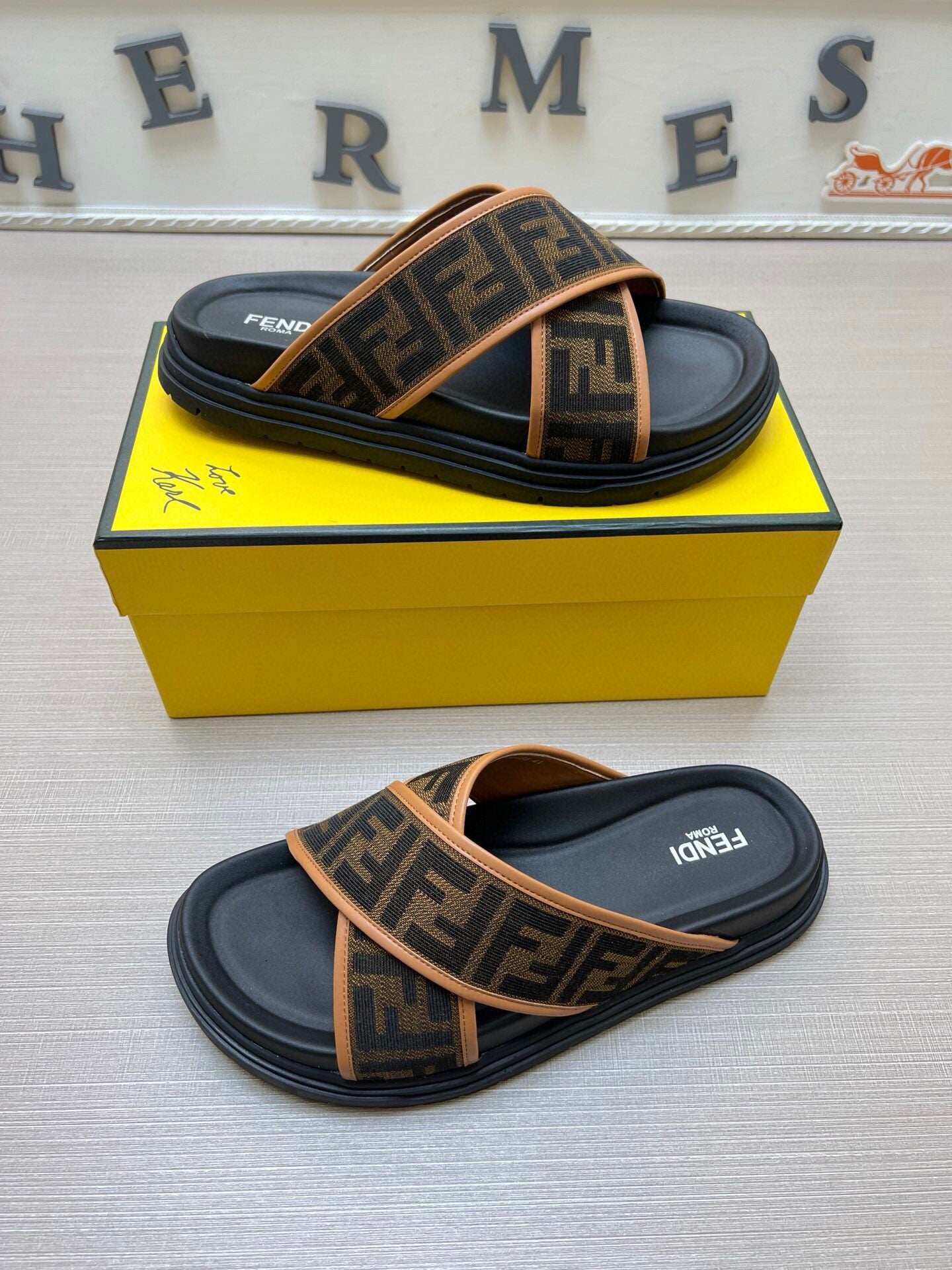 5LF224Z Popular Slippers