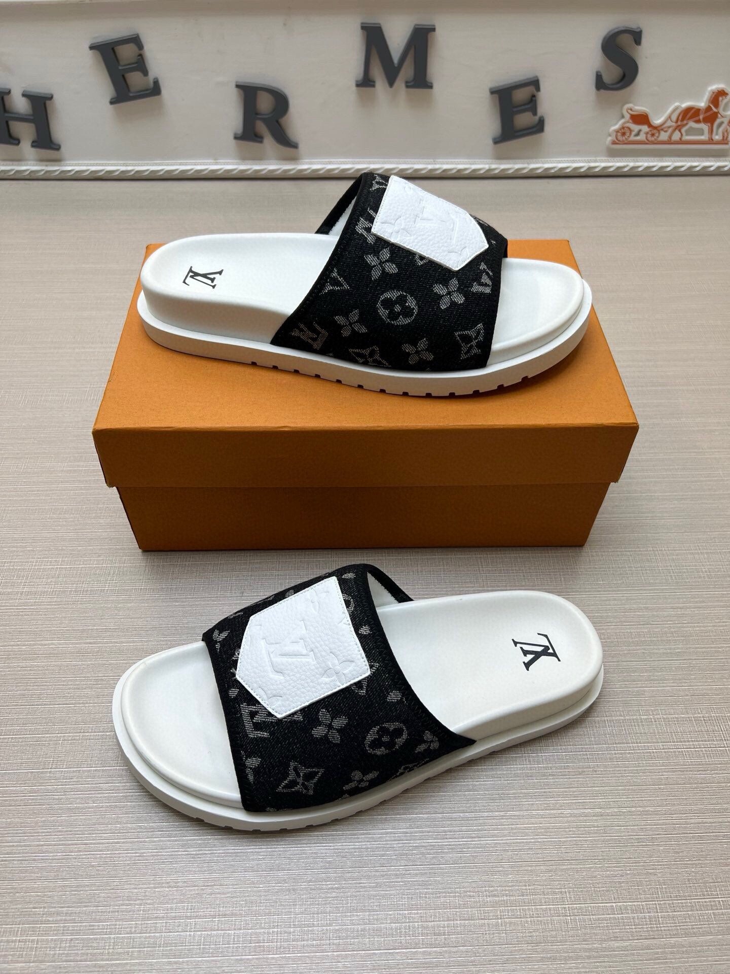 5WE252Z Popular Slippers