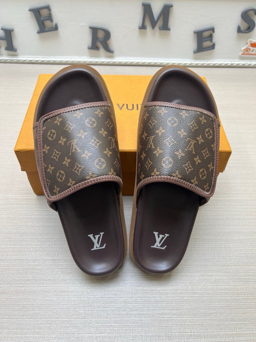 5WE246Z Popular Slippers