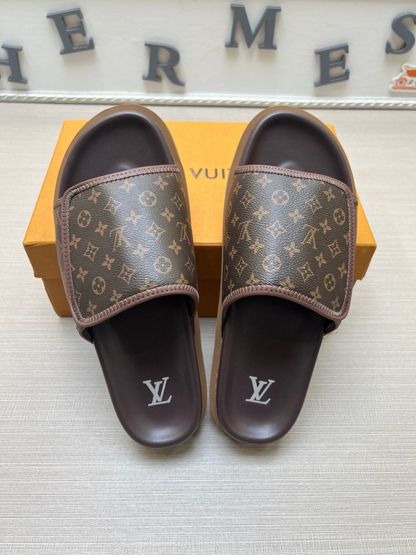 5WE246Z Popular Slippers