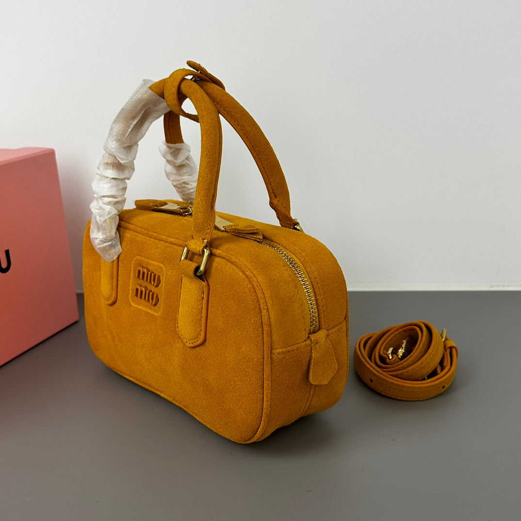 146PA149B Popular leather bags(22x10.5x7.5cm)