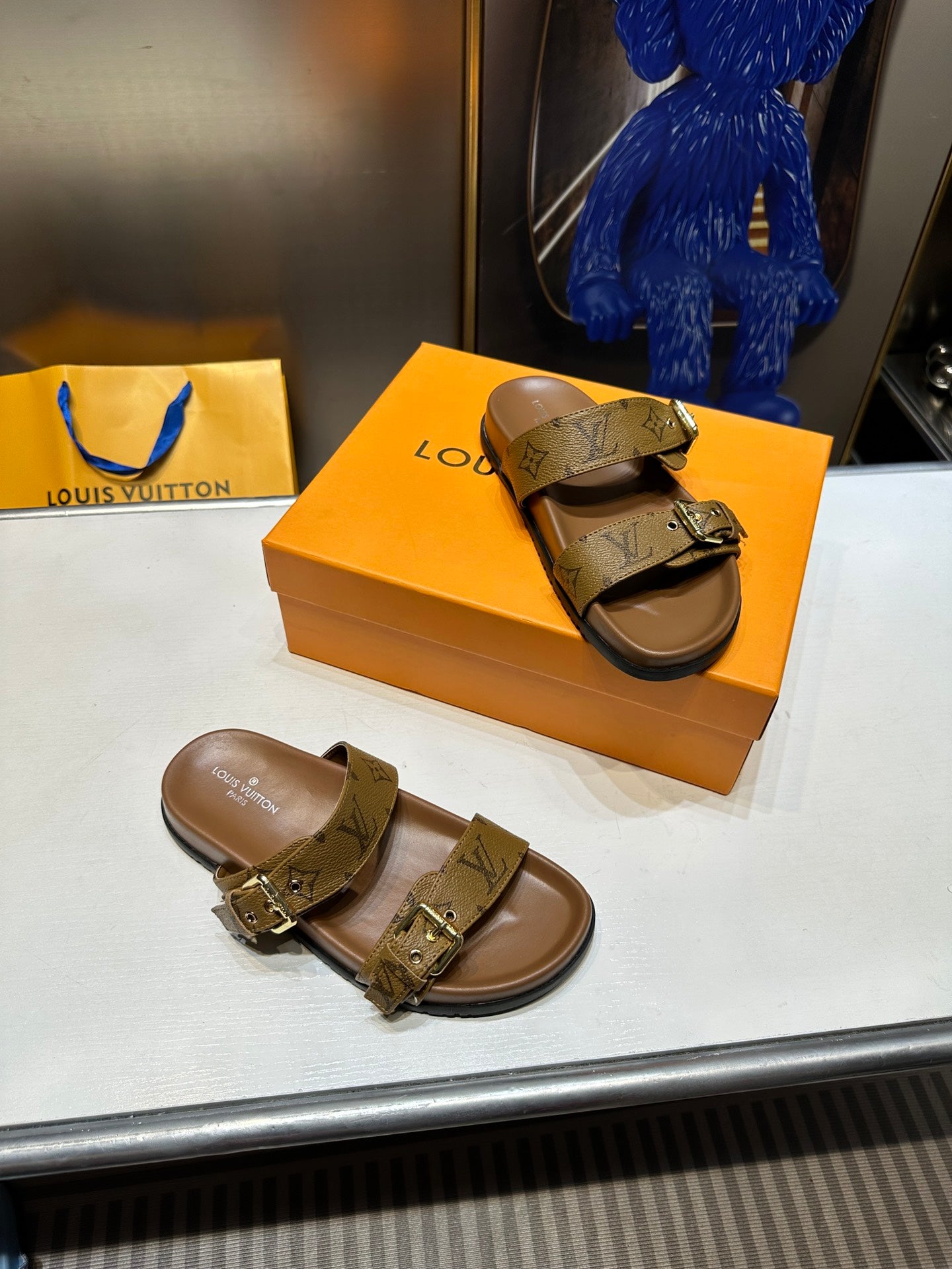14E10Z Popular sandals