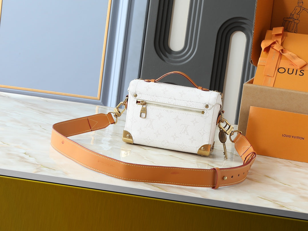 15RE47B  Popular  leather bag