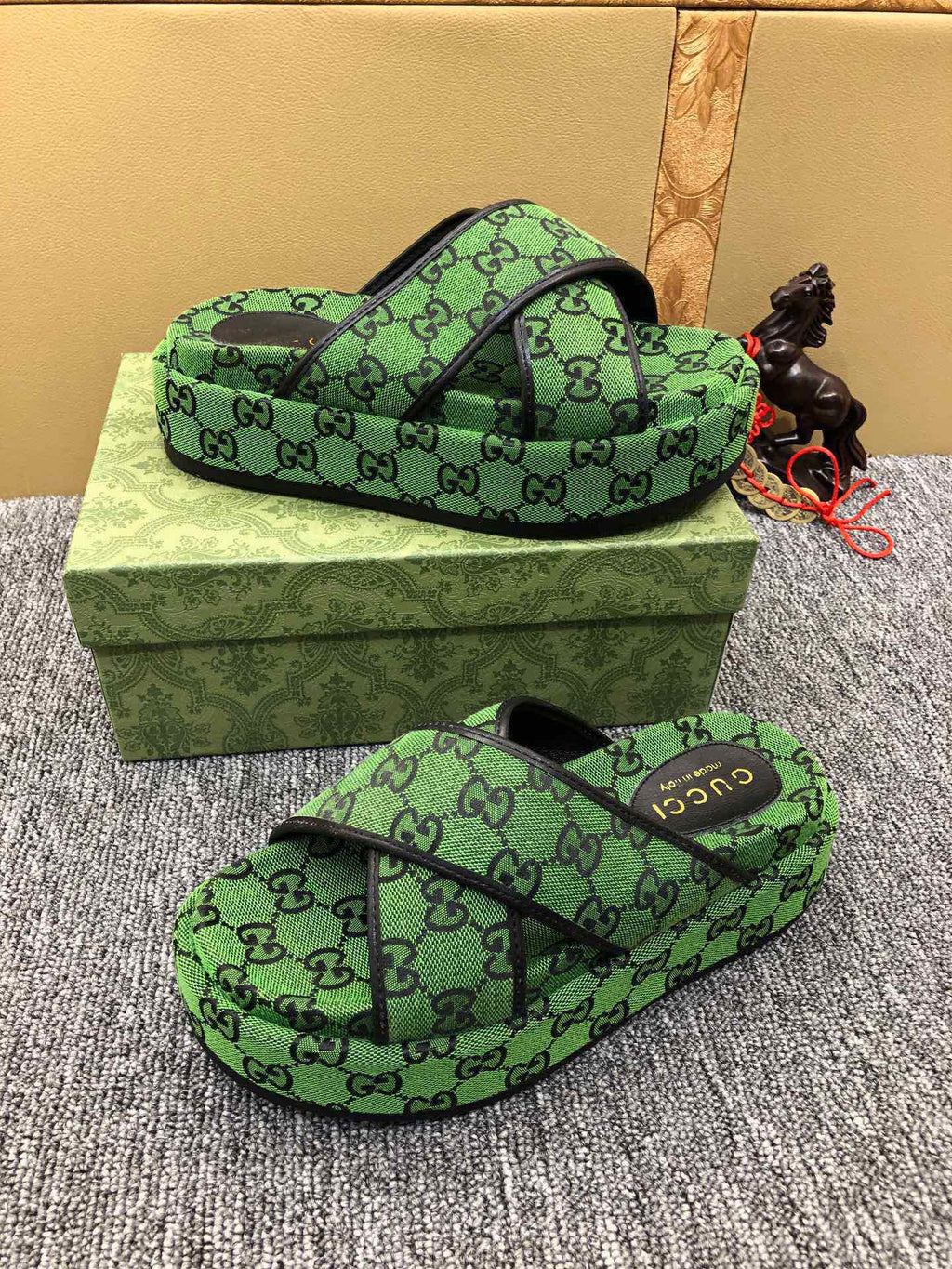 5YB69Z Popular Slippers
