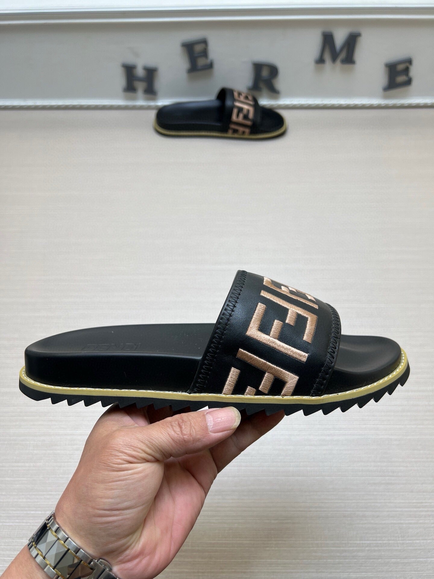 54F25Z Popular slippers