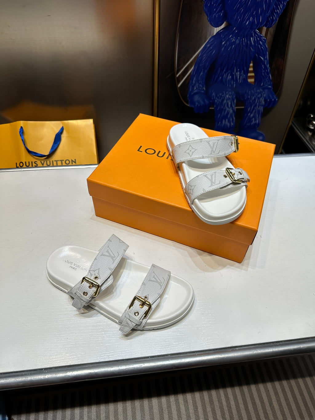 14E10Z Popular sandals
