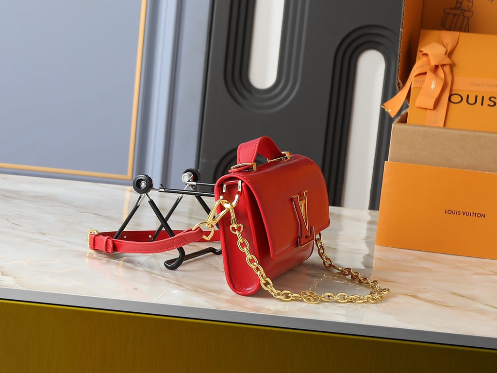 15RE145B Popular leather bag