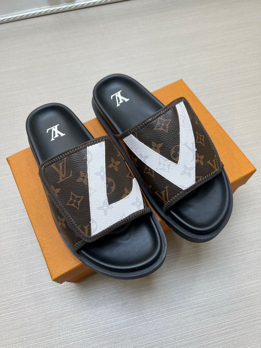 5WE251Z Popular Slippers
