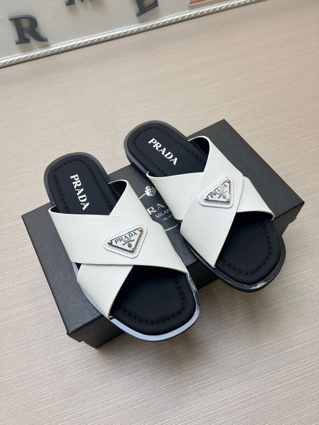 54PD71Z Popular slippers