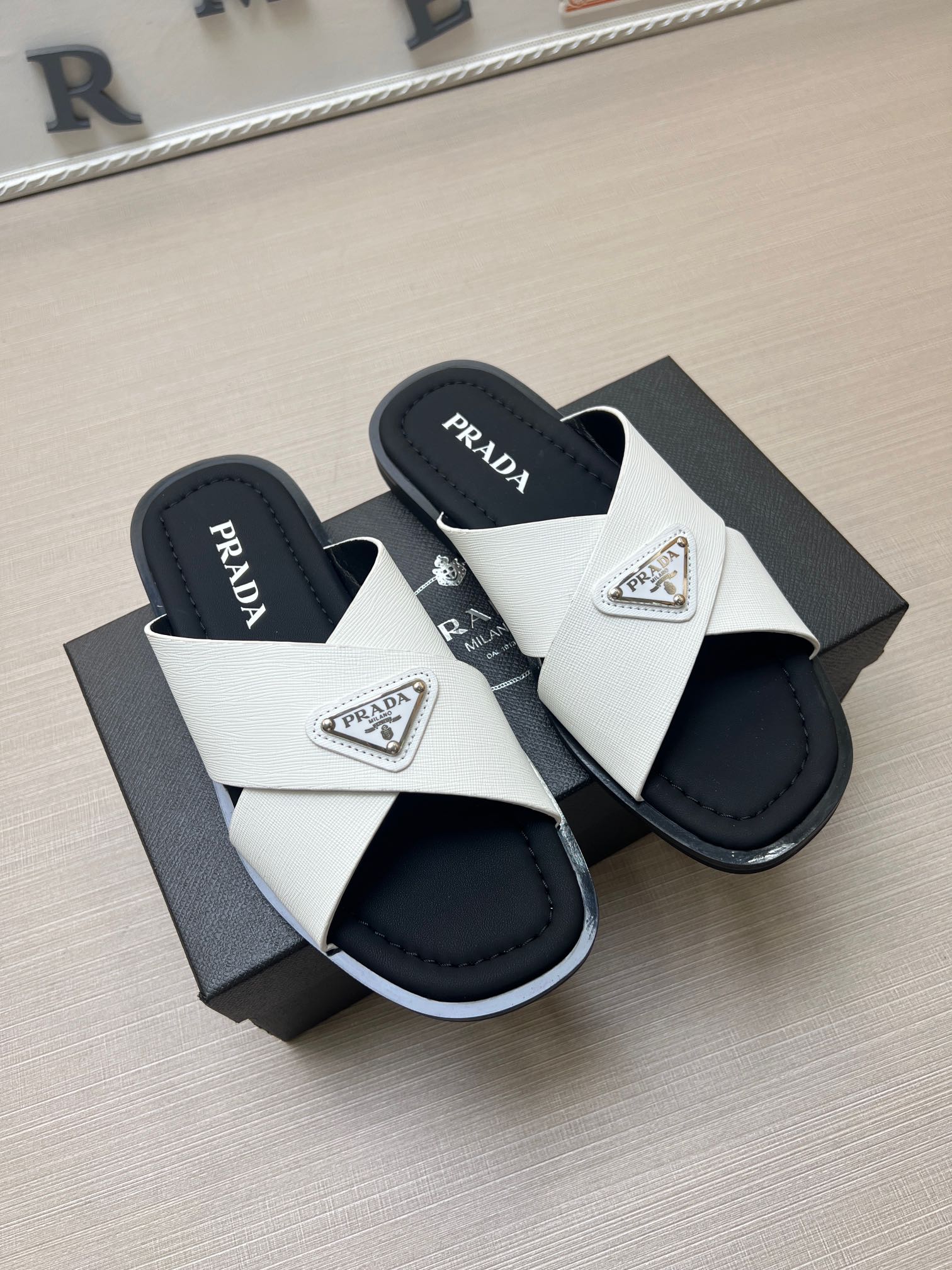 54PD71Z Popular slippers