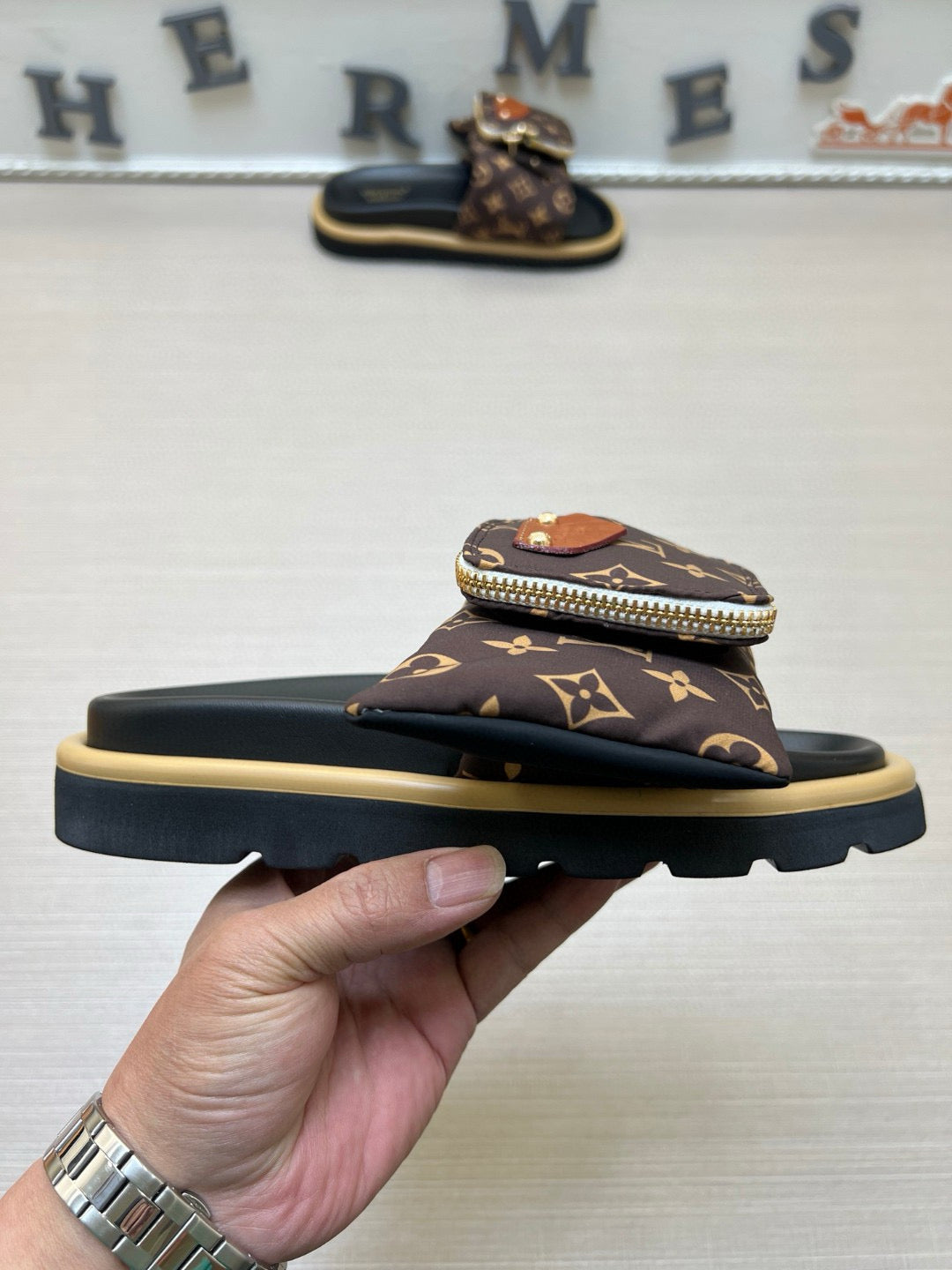 5QE1Z Popular Slippers