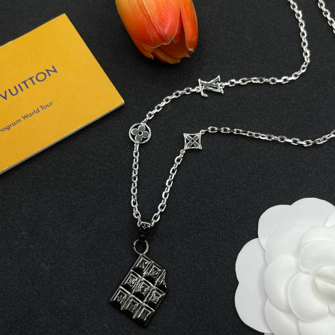 15QE129X Popular Necklace