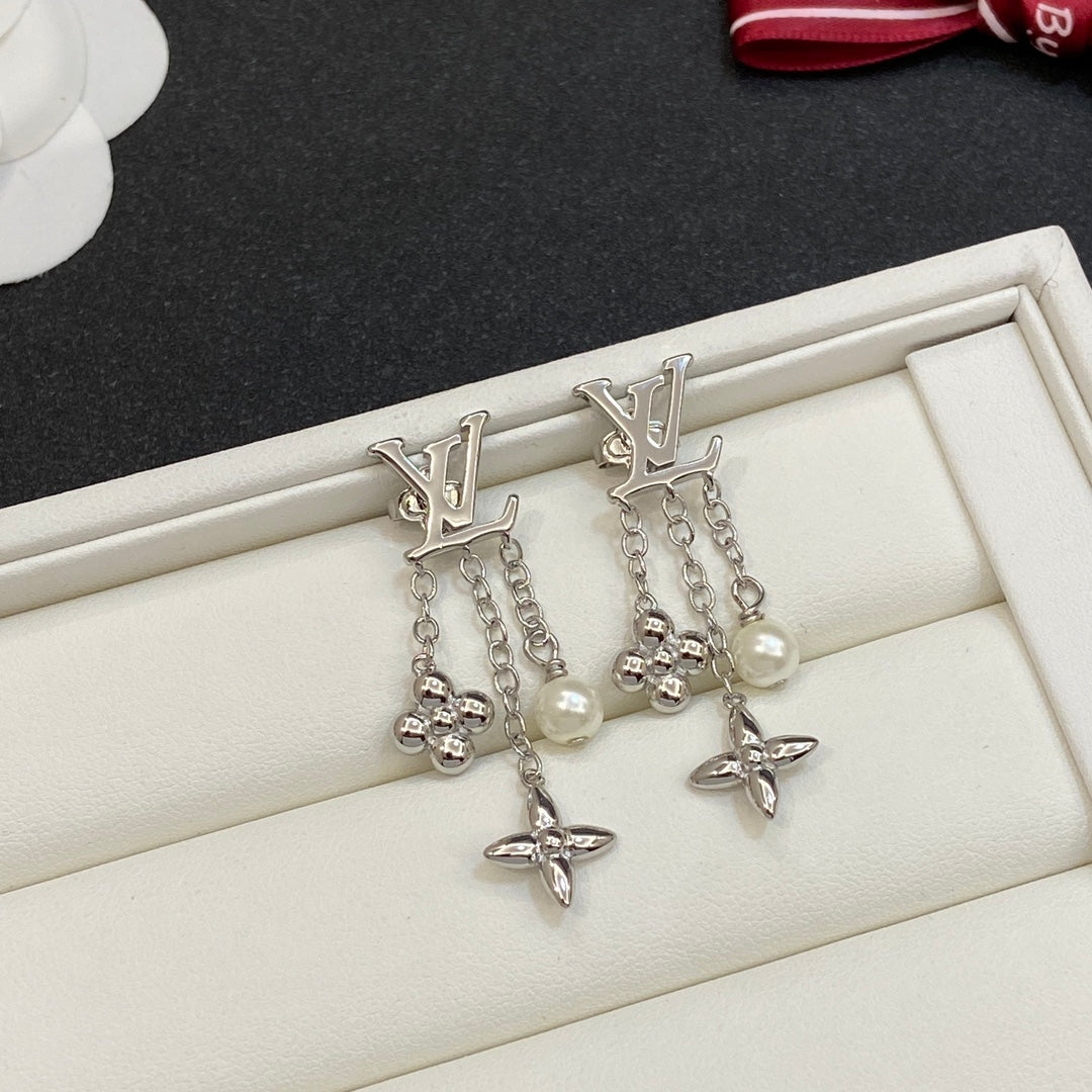 14E450E Popular Earrings