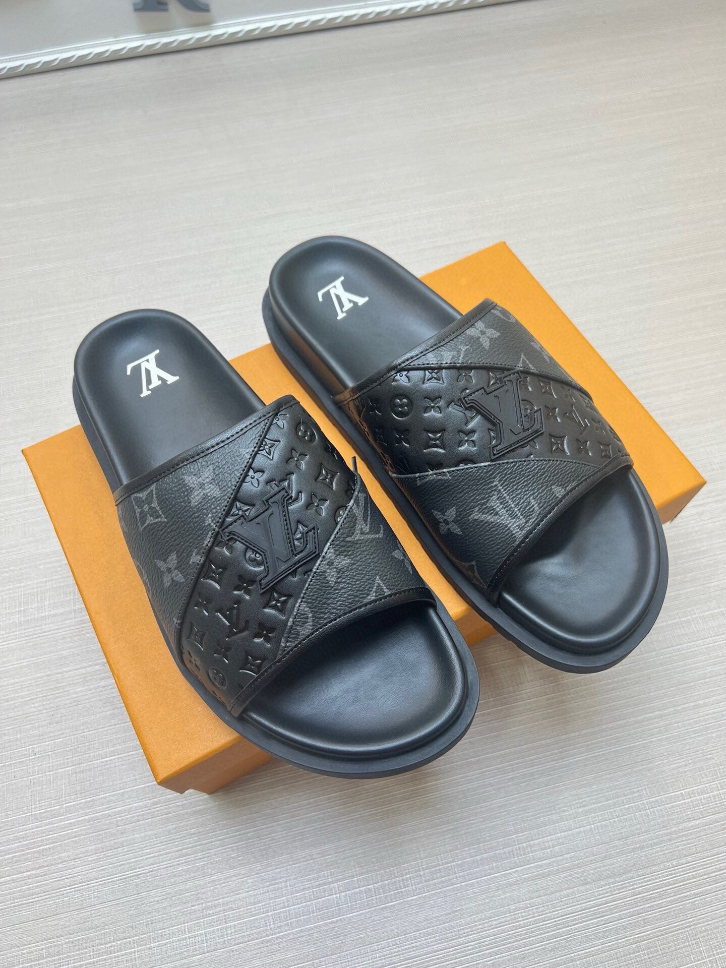 5WE249Z Popular Slippers
