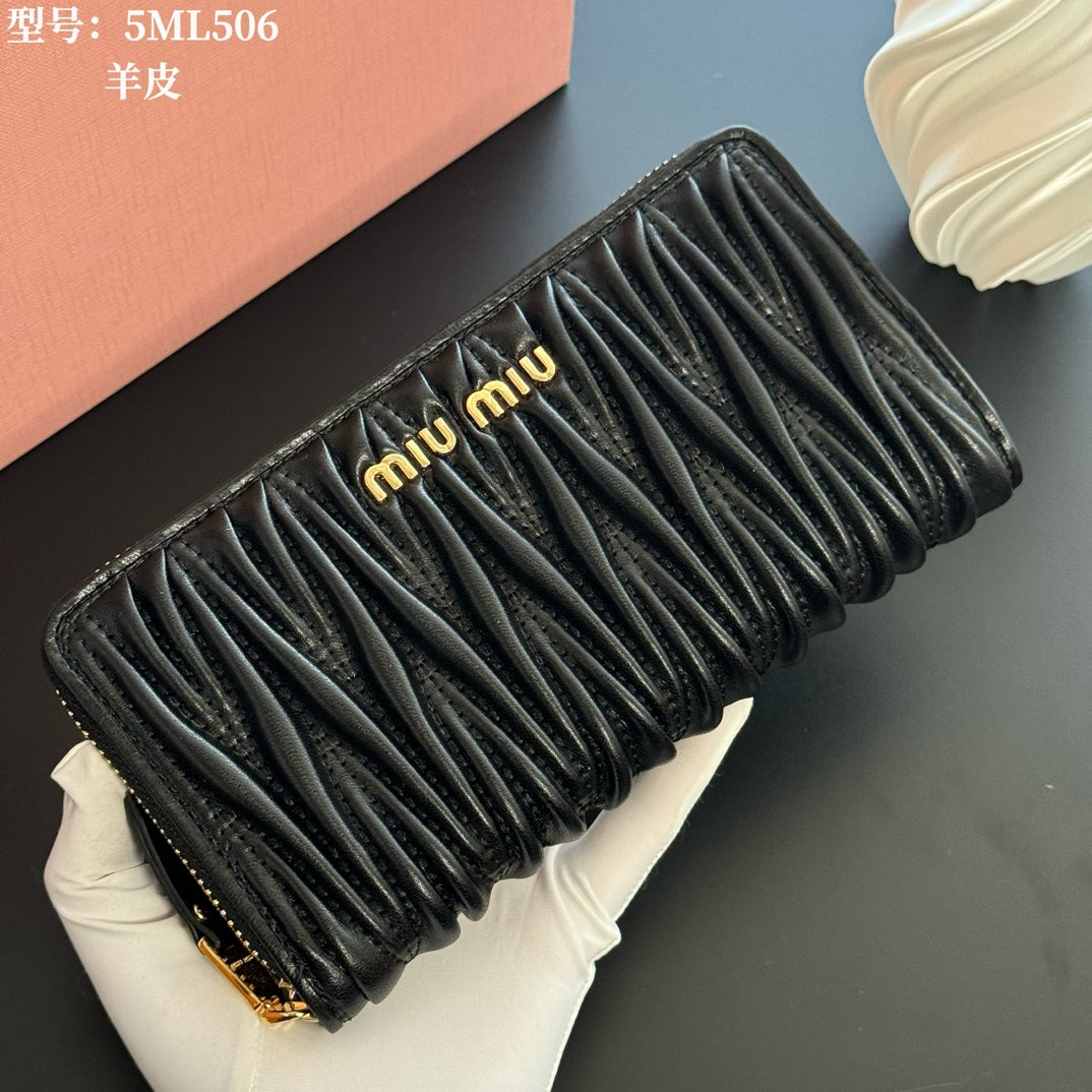 B1P46A123 Popular leather wallets
