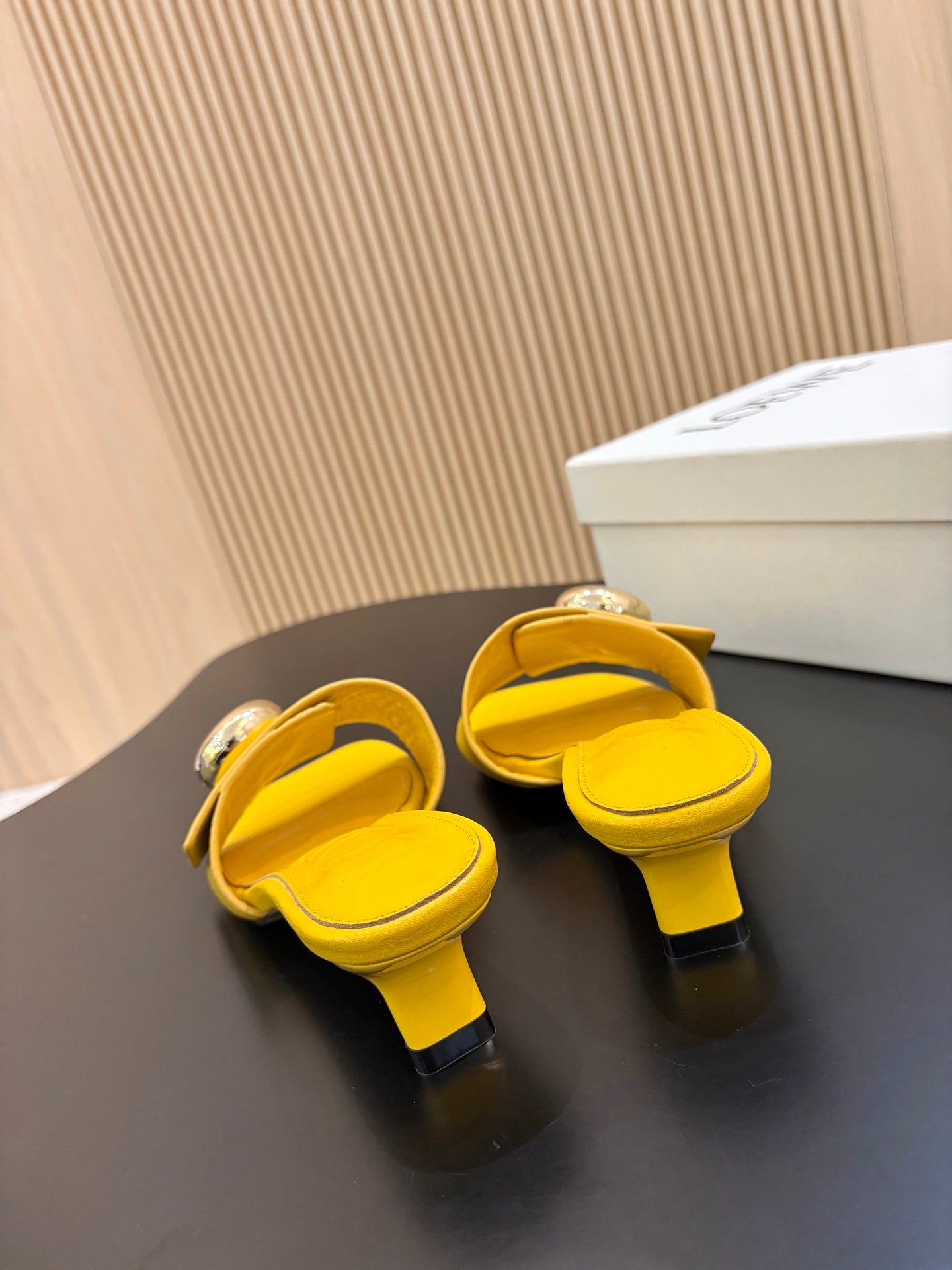 Z2X66V16 Popular high-quality leather Shoes