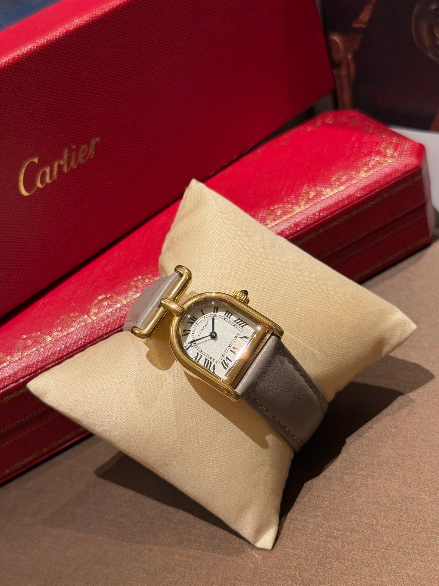 L1R36K104 Popular Watches (The total length of the watch is 23.5cm)