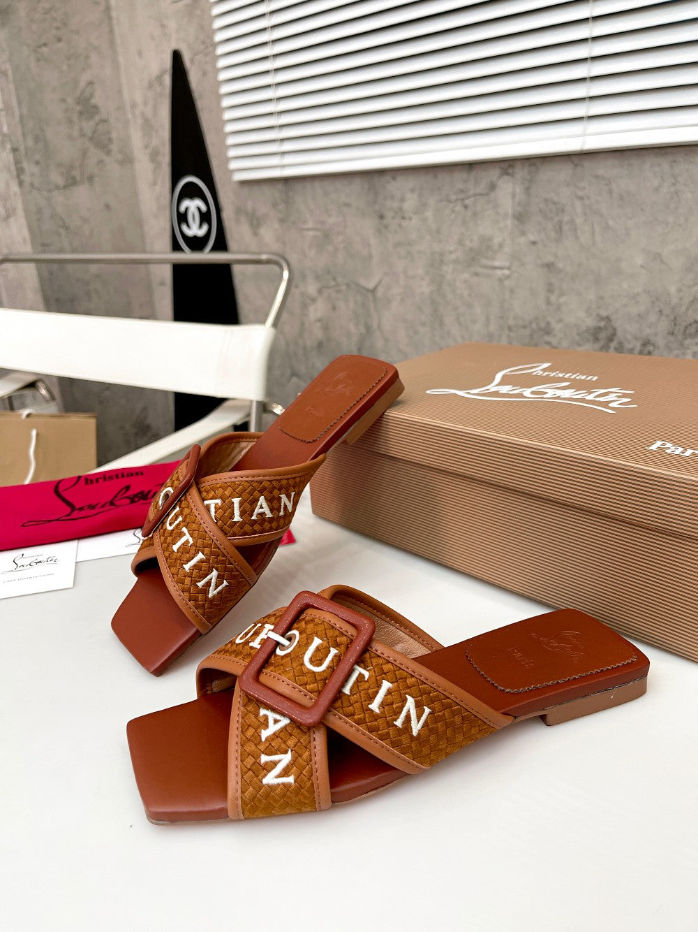 J4A43Z Popular leather Slippers