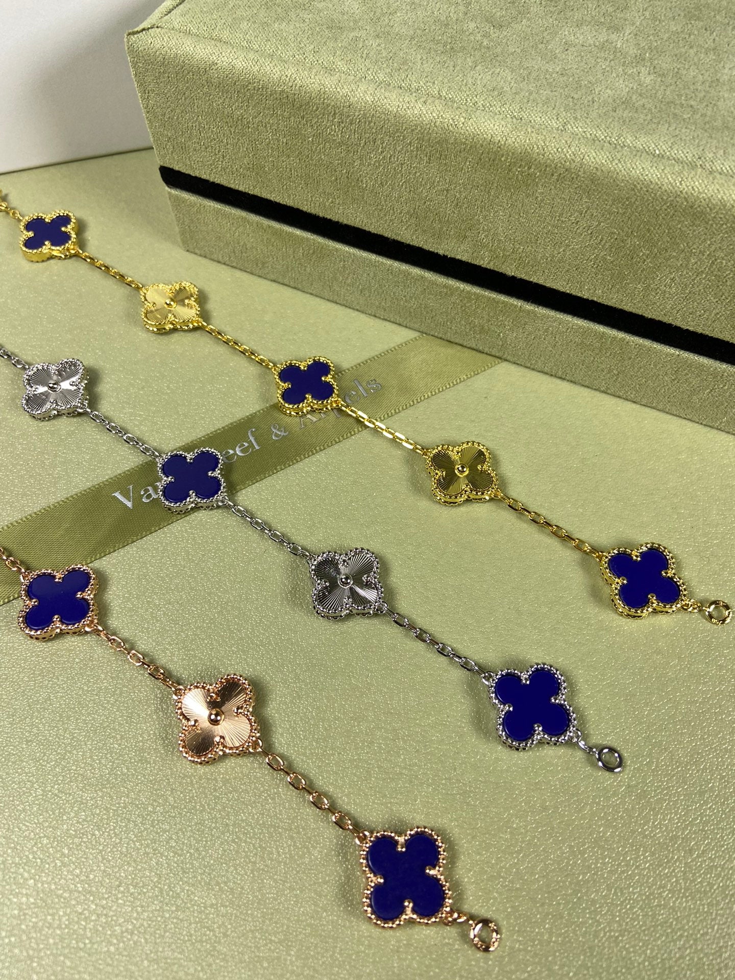 5XVA181K  Popular bracelets  5 flowers normal size1.5cm flower