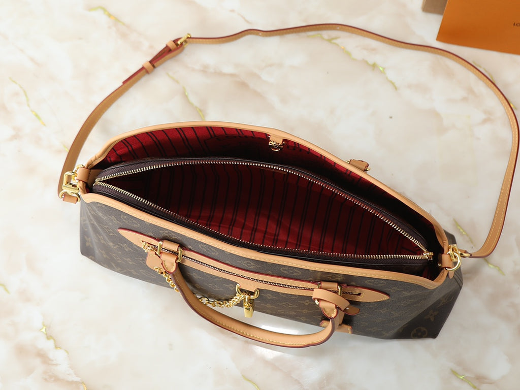 146PE107B Popular leather bag