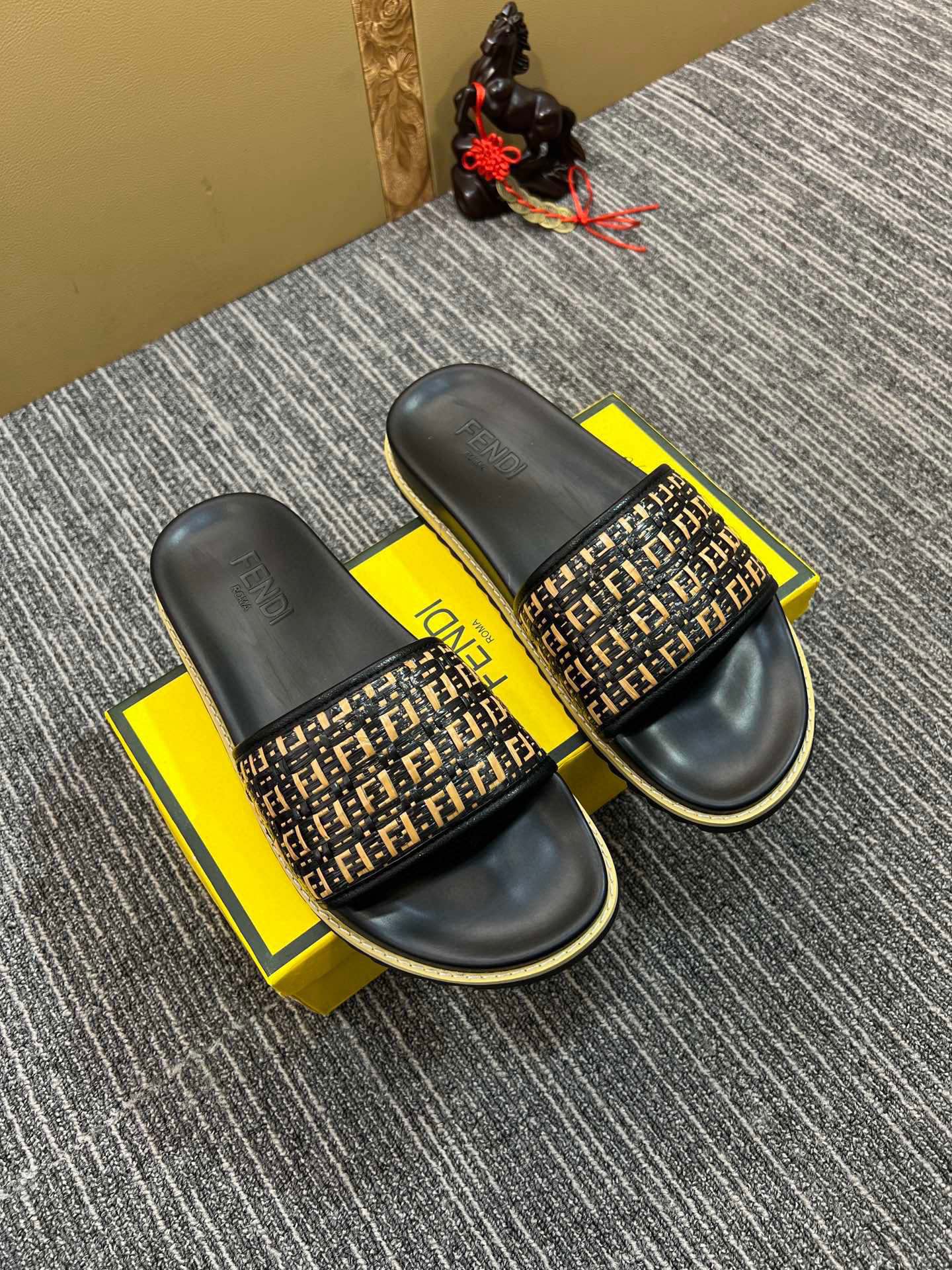 5XF104Z Popular Slippers