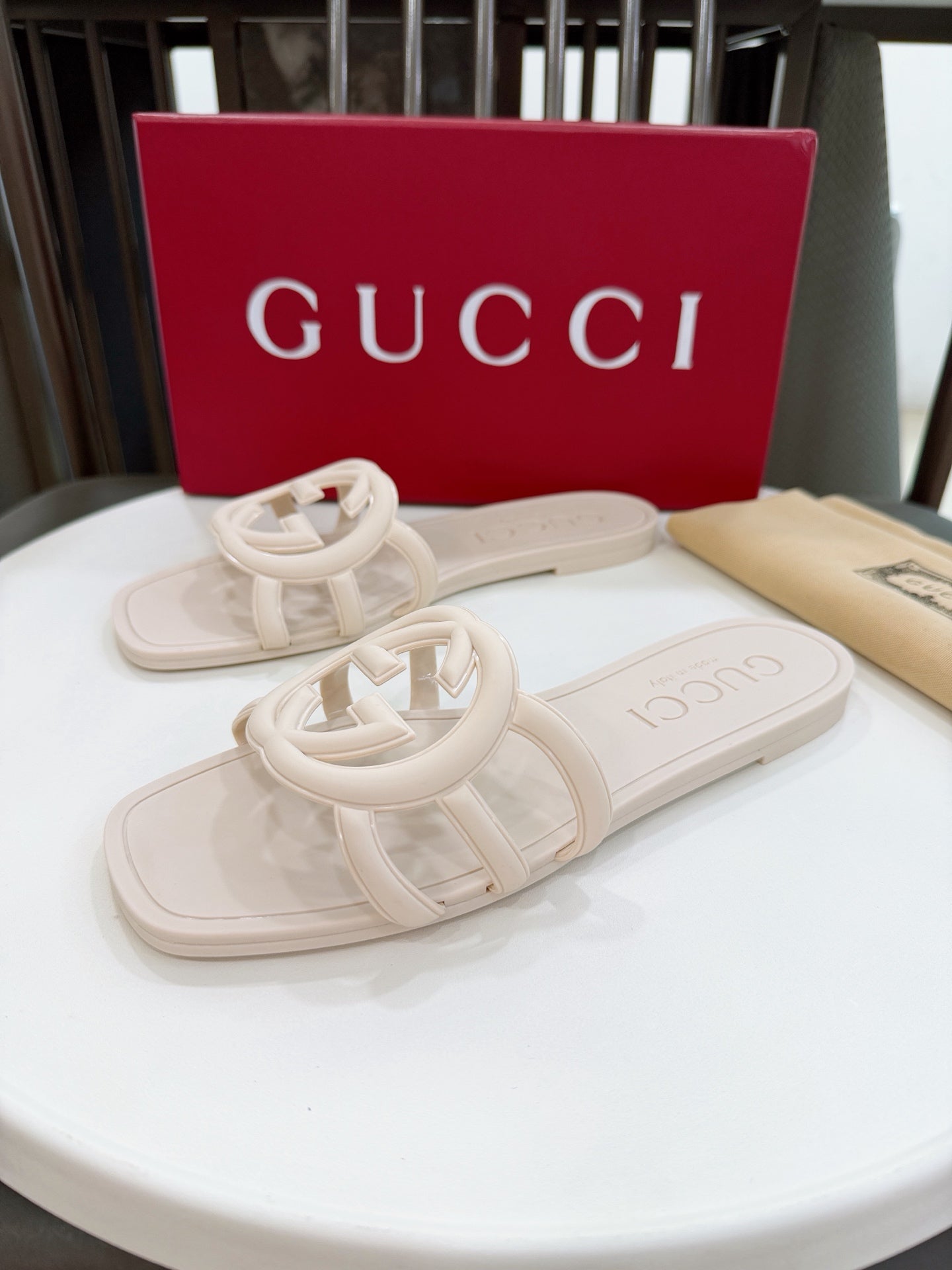 Z2X66B62 Popular high-quality slippers