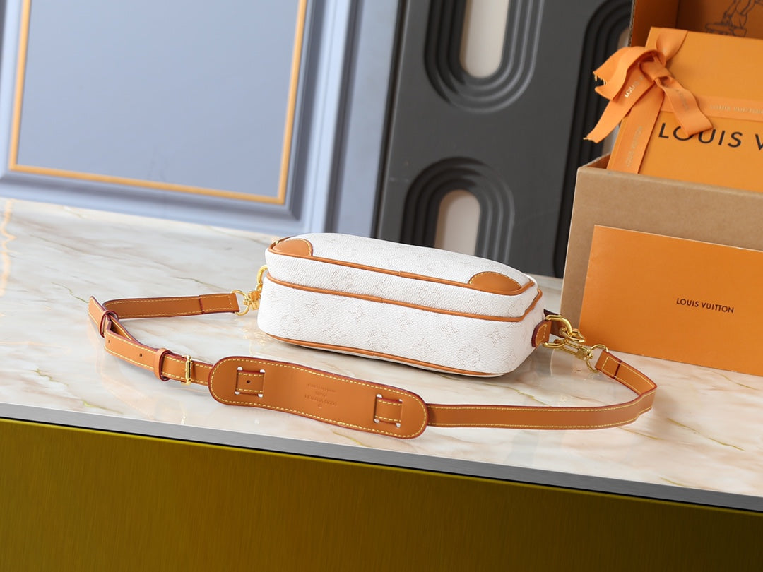 146PE109B Popular leather bag