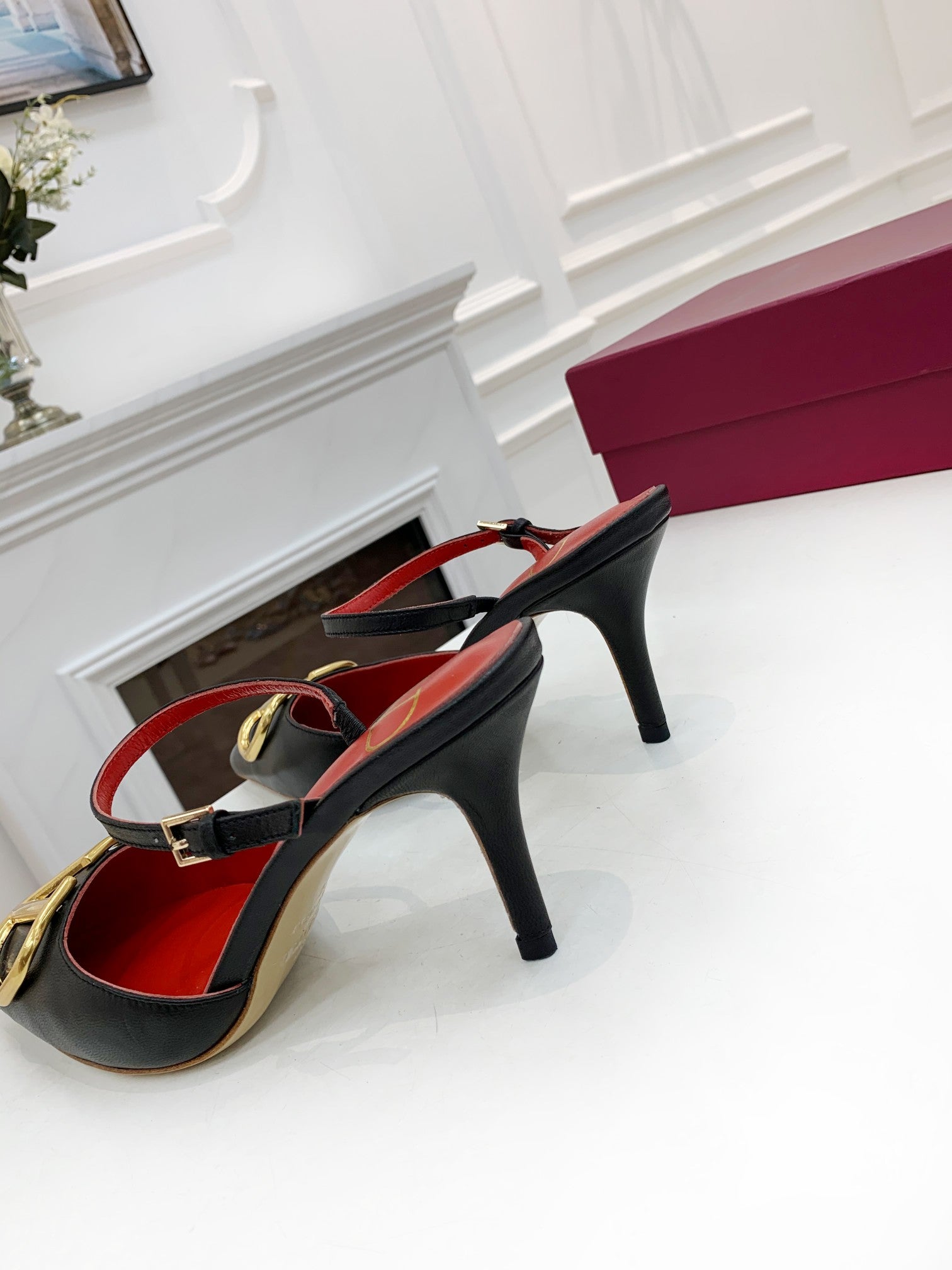 2YVL28Z Popular leather  High heels