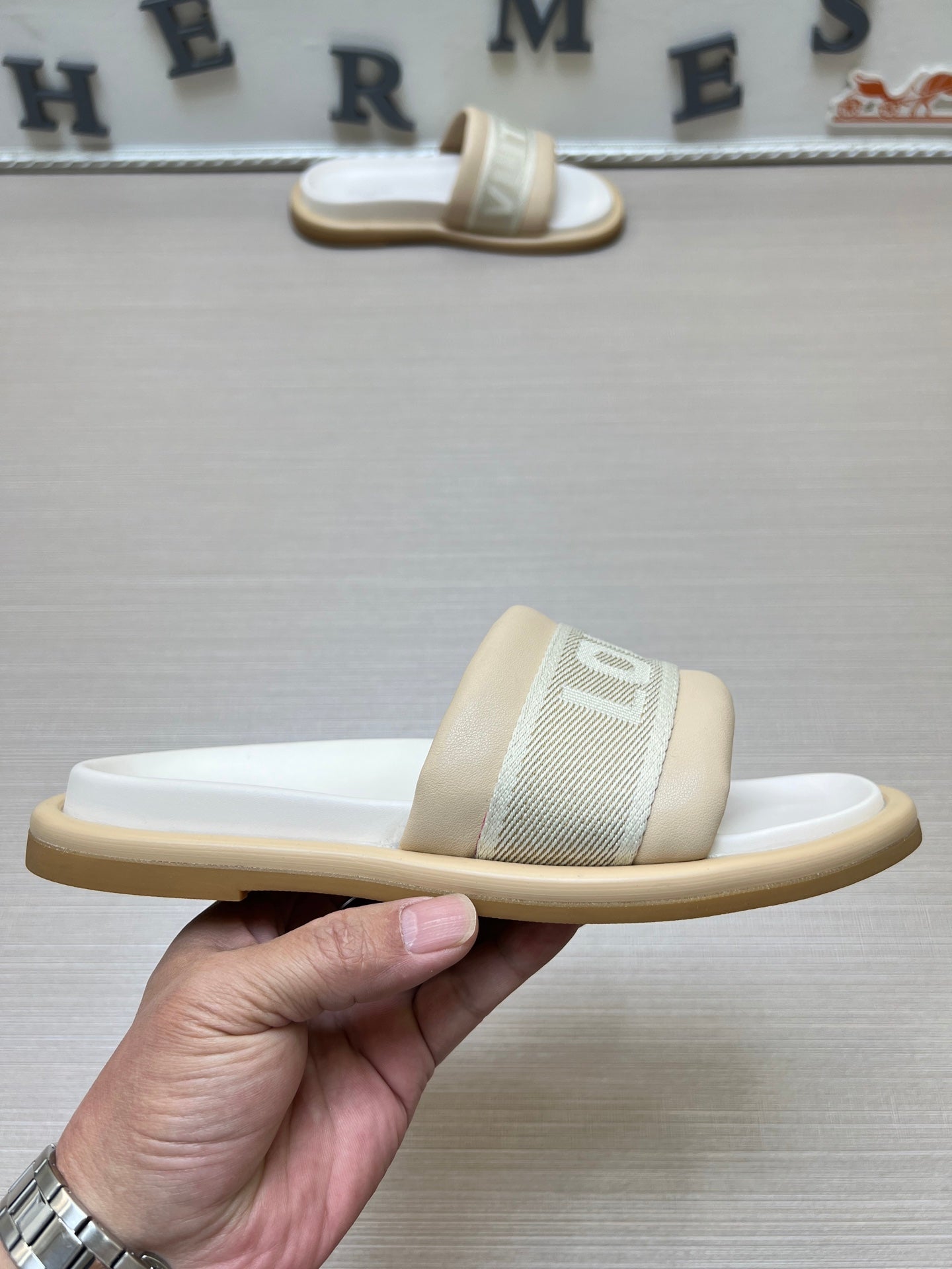 535ZE299Z Popular Slippers