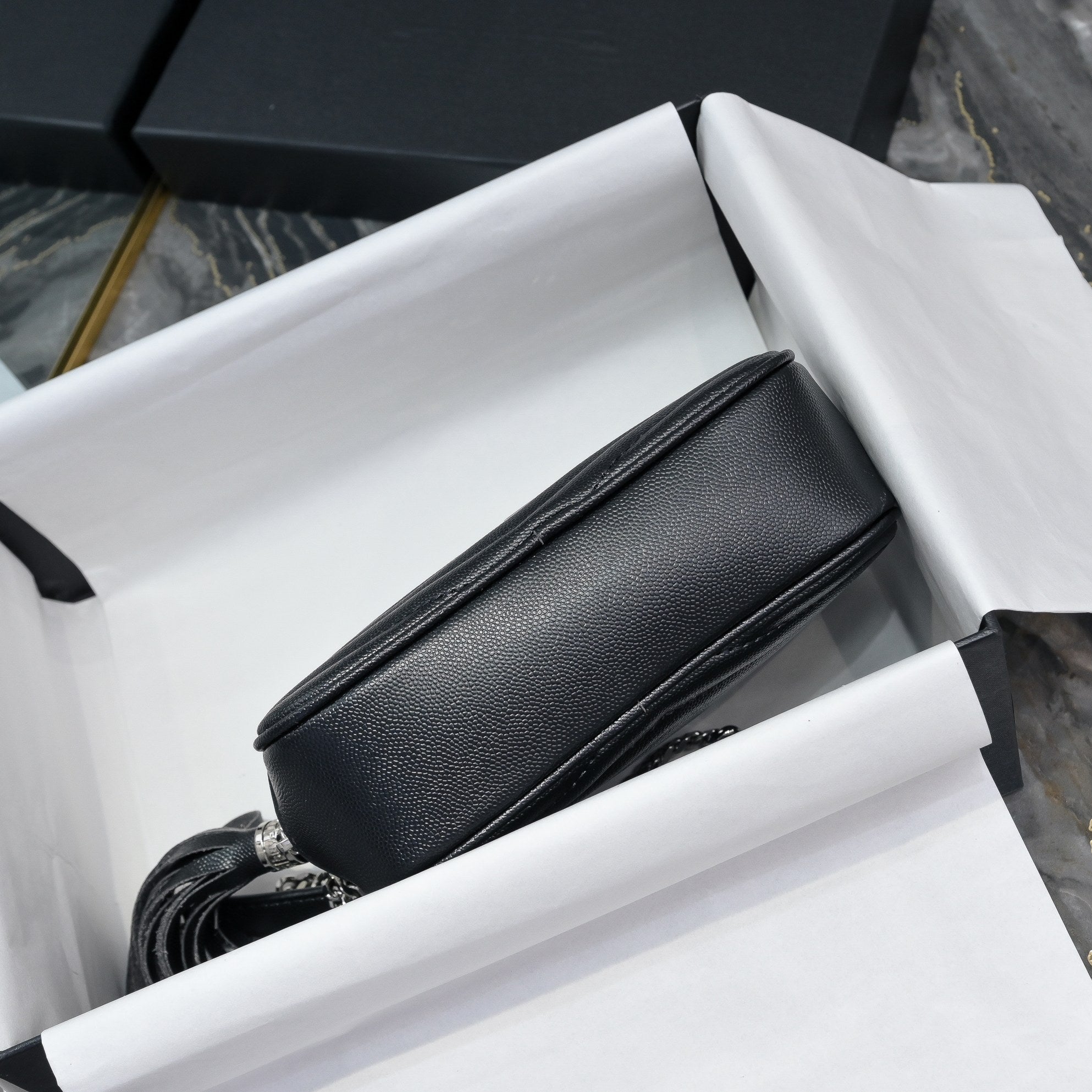 B1R46SL5  Popular leather bags
