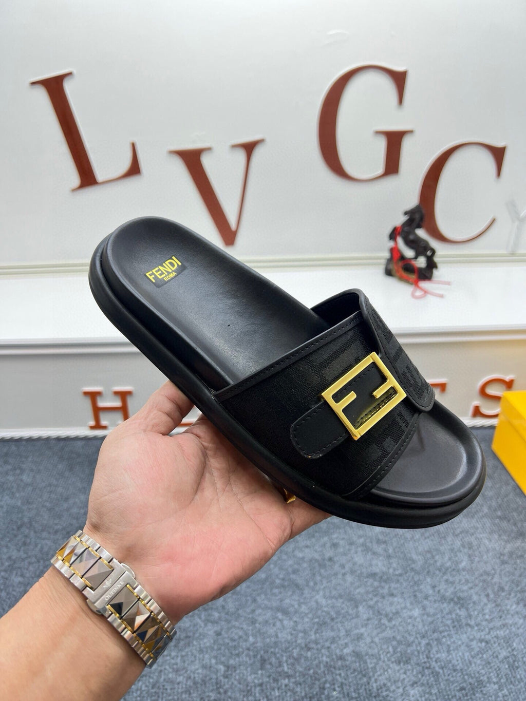 54F37Z Popular slippers
