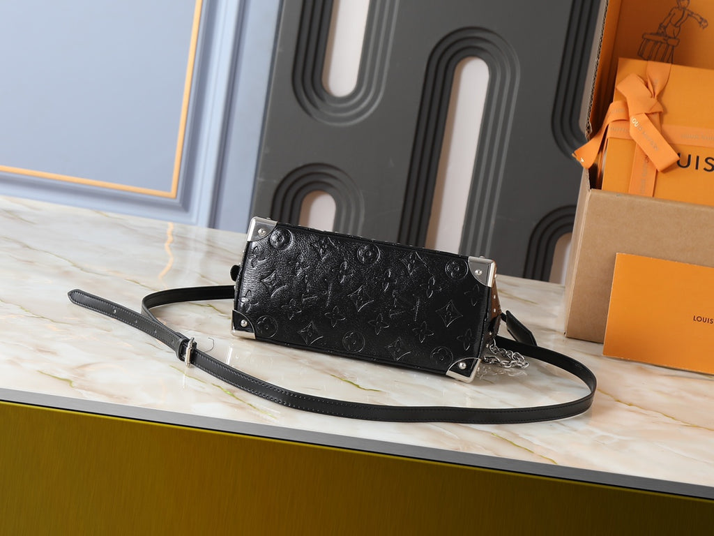 146PE87B Popular leather bag