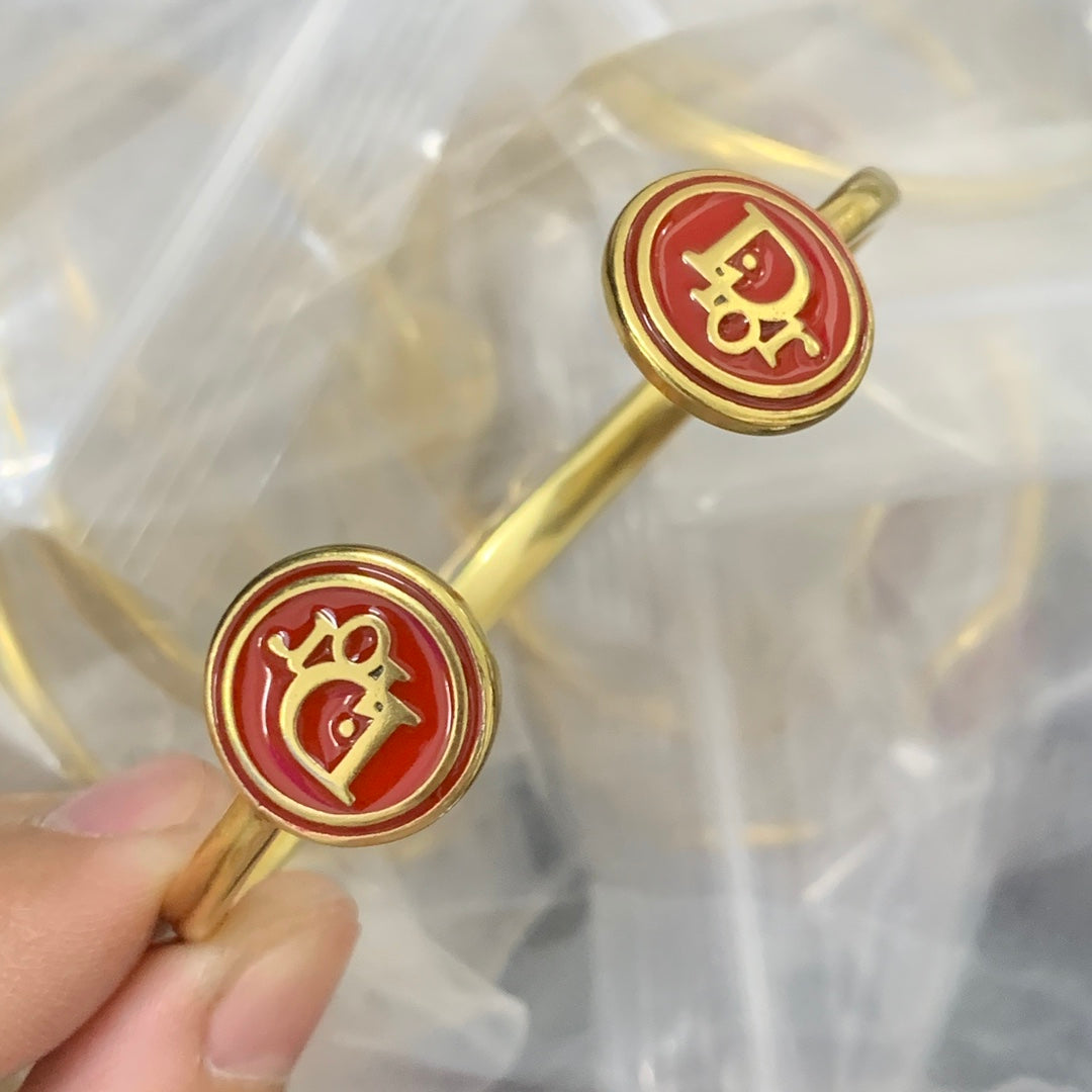15QVD28K  Popular Bracelets
