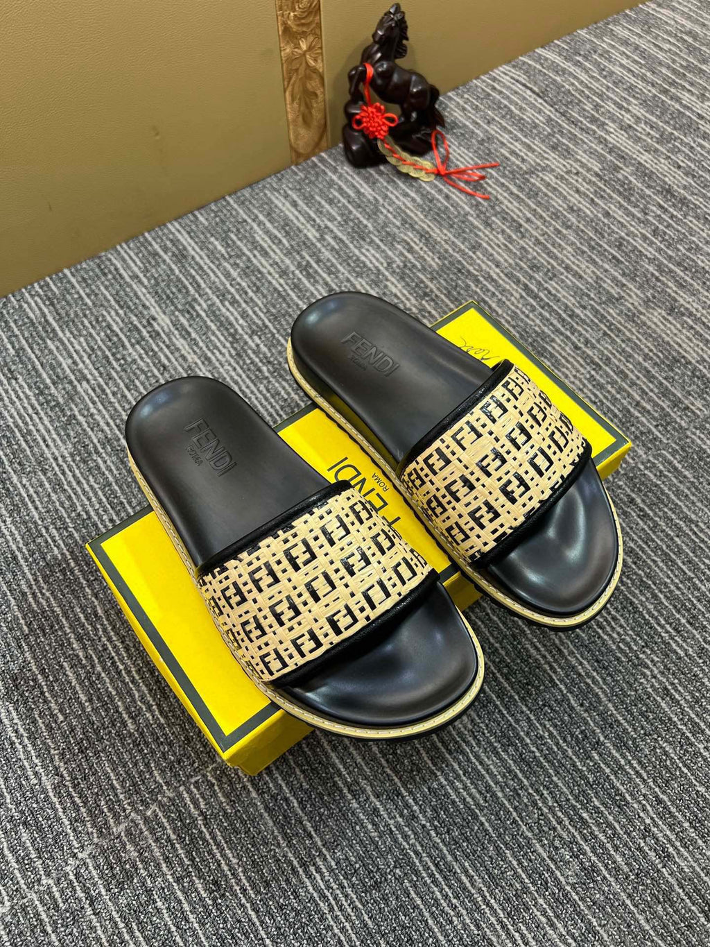 5XF104Z Popular Slippers