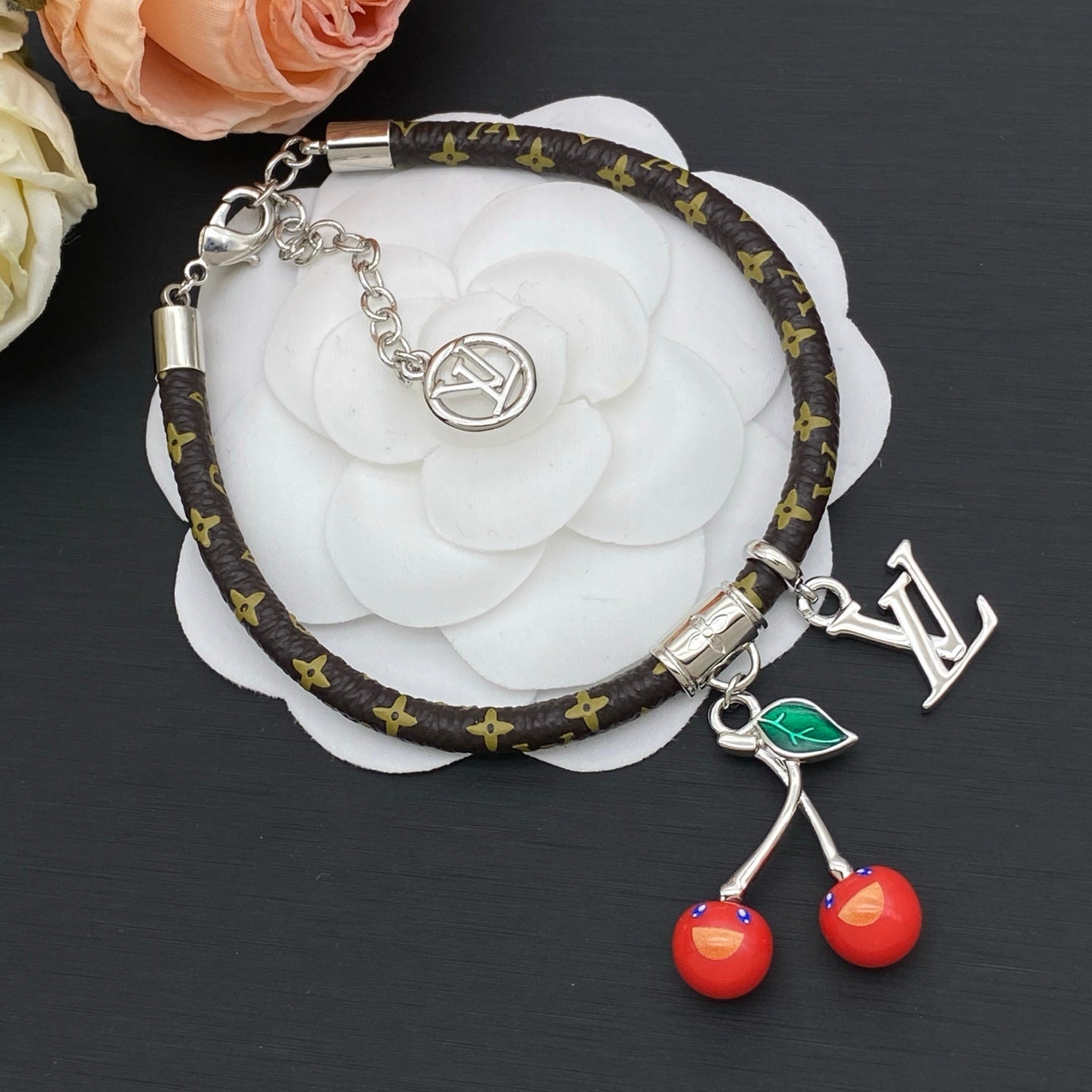 136NE82X Popular  Bracelets