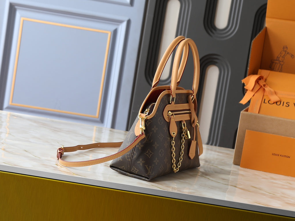 146PE107B Popular leather bag