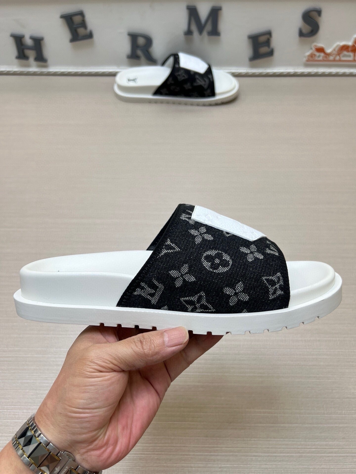 5WE252Z Popular Slippers