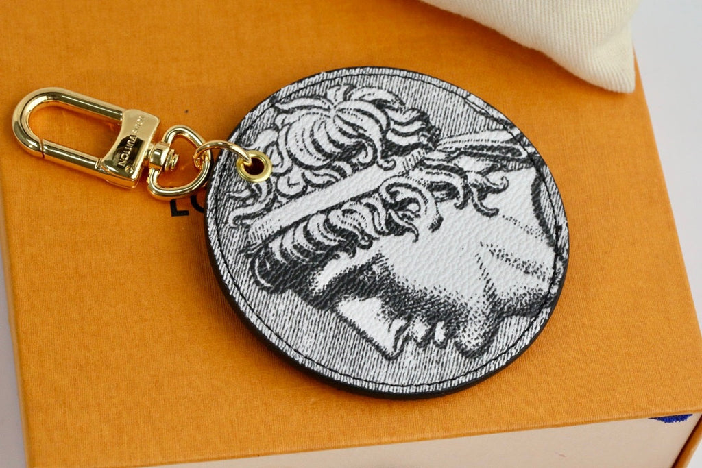 35QE20A Popular bag 's charms accessories