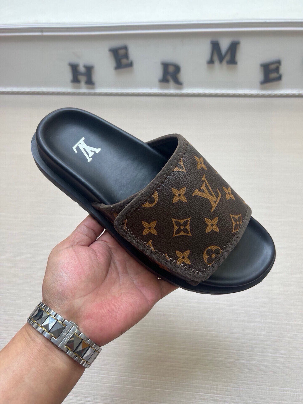 5LE210Z Popular Slippers