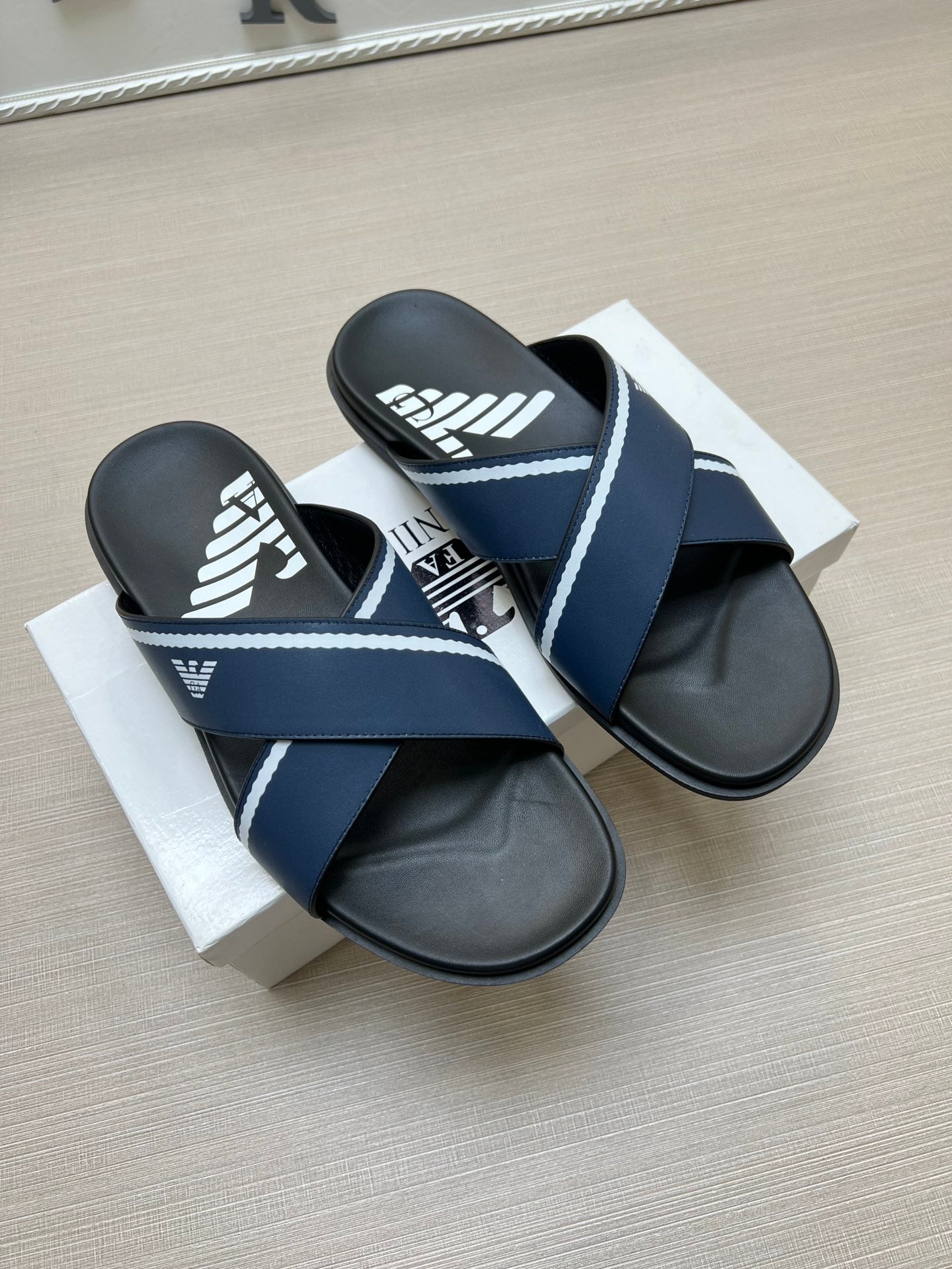 54A104Z Popular slippers