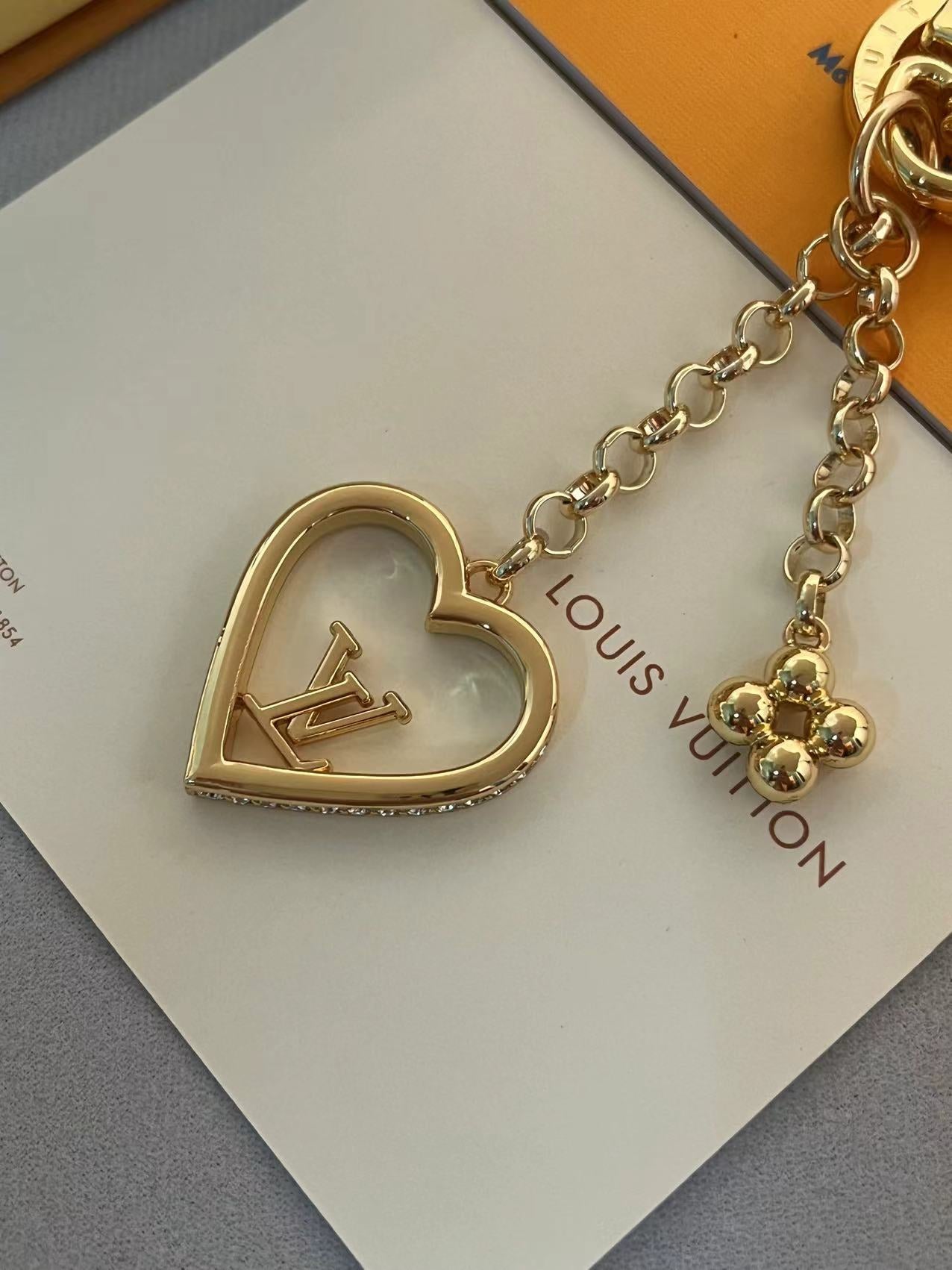35ZE44A Popular bag 's charms accessories