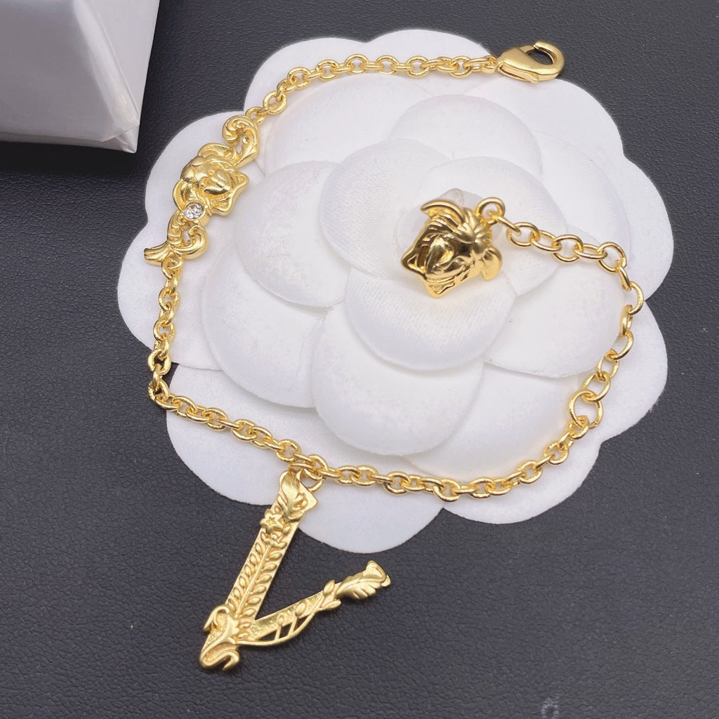 X1Q85V145X Popular Necklace. Bracelets