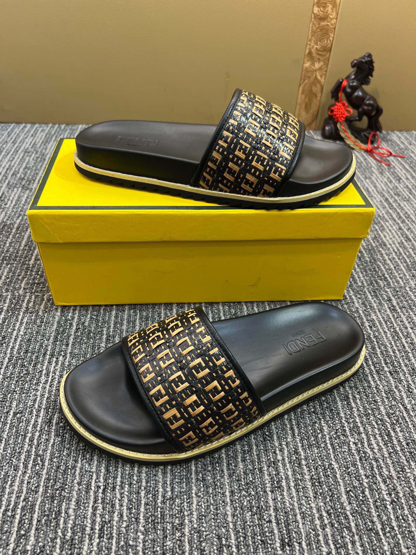 5XF104Z Popular Slippers