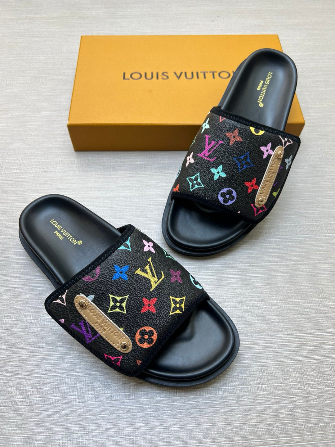 575NE6Z  Popular Slippers