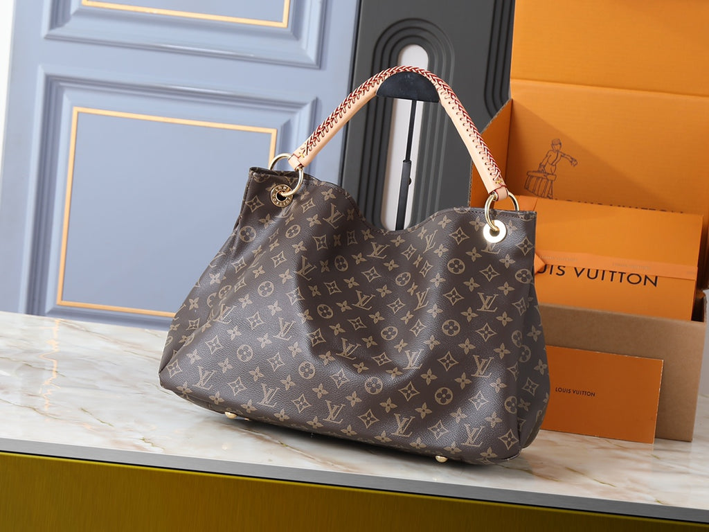 146PE65B Popular leather bag