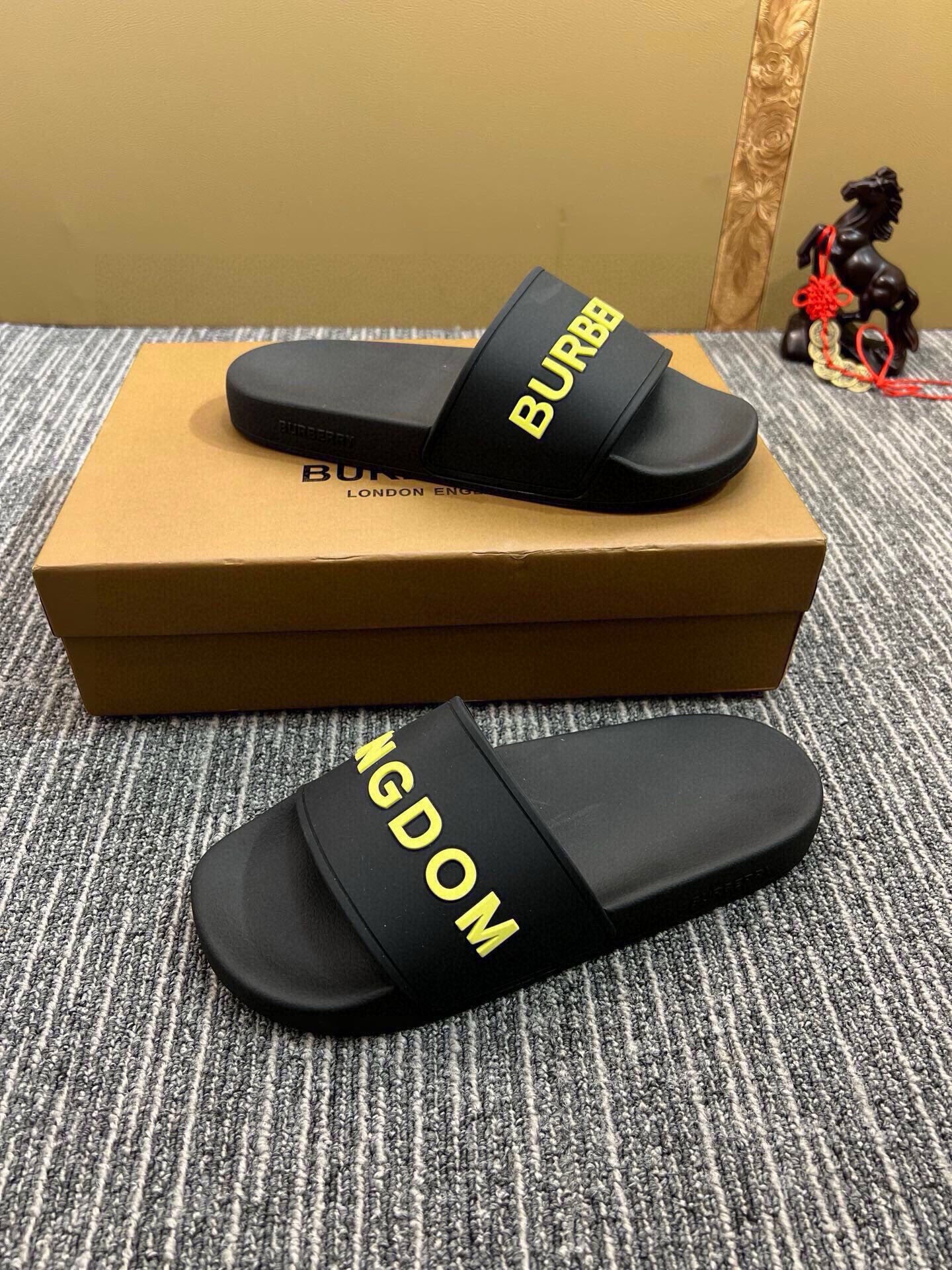 535ZR255Z Popular Slippers